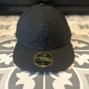 Men’s Tampa Bay Buccaneers New Era Black on black *Authentic* hat! Brand new!